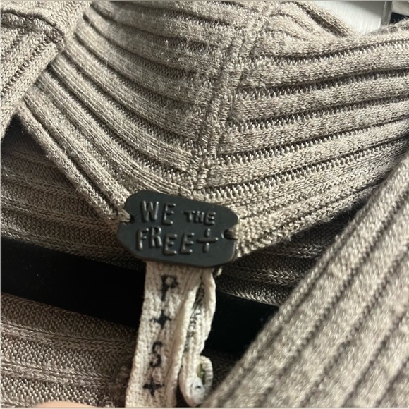 Free People Beige Distressed Cowl Neck Long Sleeve Sweater S Open Back Boho - Picture 6 of 7